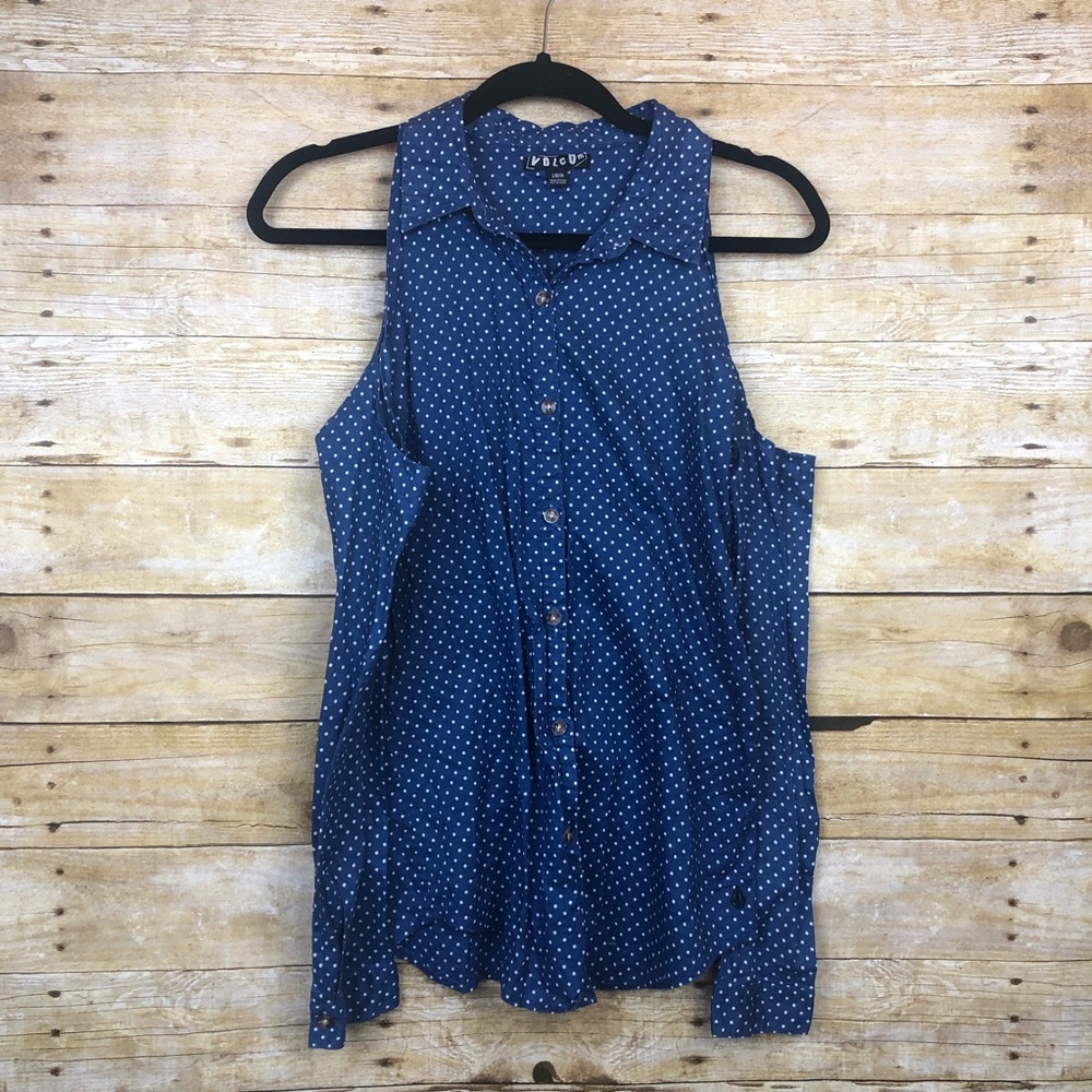 🛍 Volcom cold shoulder shirt